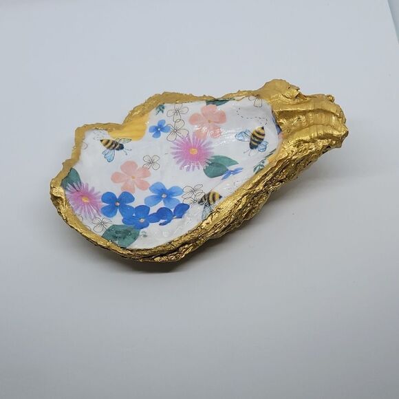 Flower / bee oystershell ring holder/ trinket tray - Picture 3 of 7